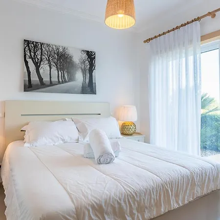 Villa Ferrel Sleeps 8 With Pool And Wifi Ferrel (Leiria)